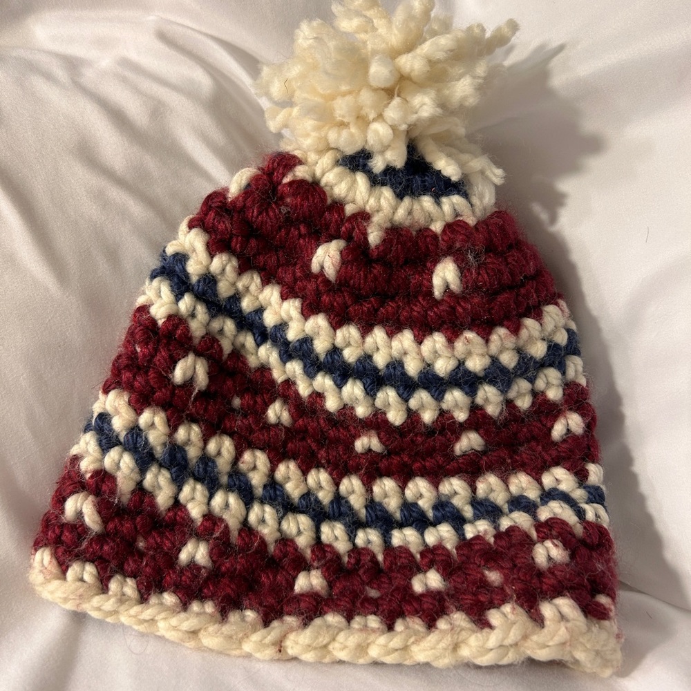 Hand crafted beanie - Picture 2 of 3
